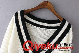 9月3號 周四上新 FF2015新款秋裝韓版中長款V領寬松套頭毛衣長袖針織衫學生女裝潮圖片|9月3號 周四上新 FF2015新款秋裝韓版中長款V領寬松套頭毛衣長袖針織衫學生女裝潮產品圖片由蘇州萬人迷服飾公司生產提供-